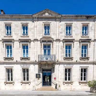 Le Champlain Hotels near New World Museum (Musee du Nouveau-Monde)
