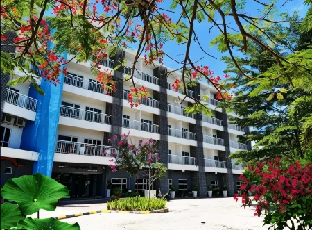 Langkapuri Resort Langkawi Отели рядом с достопримечательностью «Masjid Kampung Bayas (Masjid Jamei Al-Tasneem)»