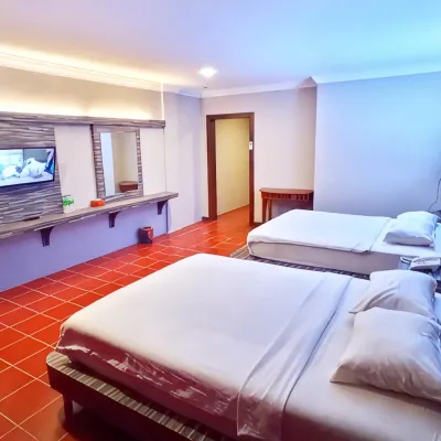 Kita Hotel Tanjungpinang Отели рядом с достопримечательностью «Пляж Trikora»