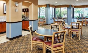 La Quinta Inn & Suites by Wyndham Thousand Oaks-Newbury Park