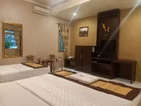 Hotel & Resto Nirwana Hotel dekat Angkringan Alas Dowo
