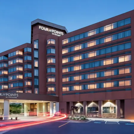 Four Points by Sheraton Richmond Отели рядом с достопримечательностью «Парк Роквуд»