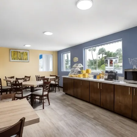 Days Inn by Wyndham Apopka/Orlando