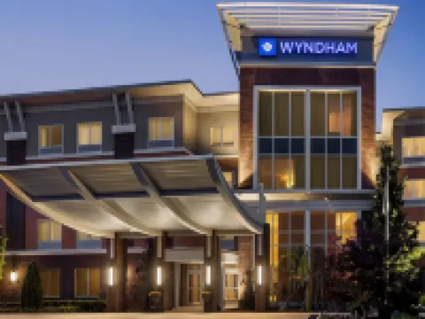 Wyndham Avon Hotels in Lorain County