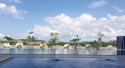CK Tanjungpinang Hotel and Convention Centre Отели рядом с достопримечательностью «Таман Тепи Лаут»