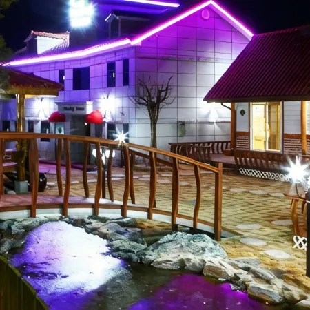 Gyeongju Healing House Pension Отели рядом с достопримечательностью «Храм Синсонса»