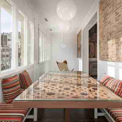 Enjoybcn Coliseum Apartments Dining/Meeting Rooms