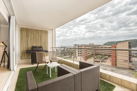 Point Waterfront Apartments Отели в г. Bluff