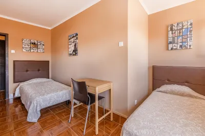 V Dinastia Hotels near Monsanto Ecological Park