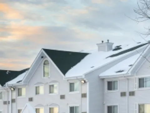 Travelodge Suites by Wyndham Regina / Eastgate Bay Hotels in Regina