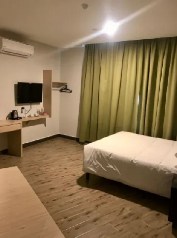 Yes Luxury Hotel のホテル