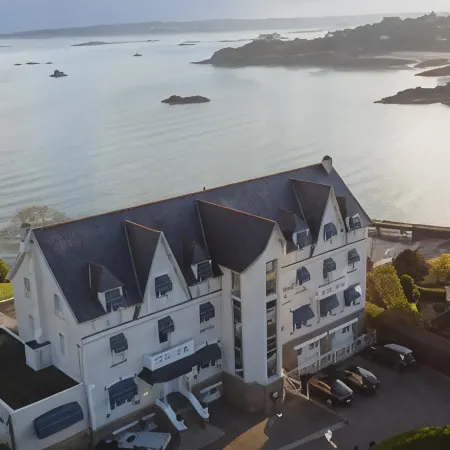 Logis Hôtel de Carantec Отели в г. Карантек