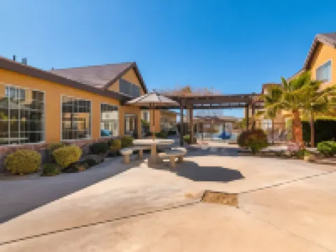 コンフォート イン & スイーツ モハーヴェ モハーベのホテル