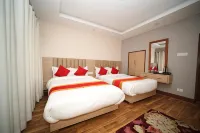 Redstone Regency Hotel