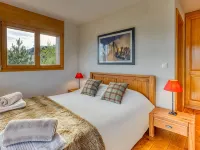 Stunning contemporary chalet in Anzère with unbelievable views of the mountains. Hotele w: Ayent