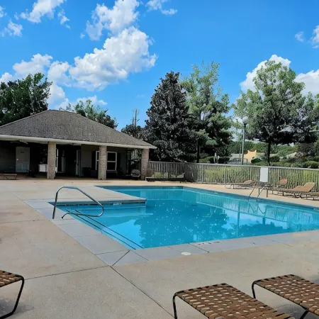 3 bed/3 bath condo close to everything! 1.5 miles from Jordan-Hare Stadium