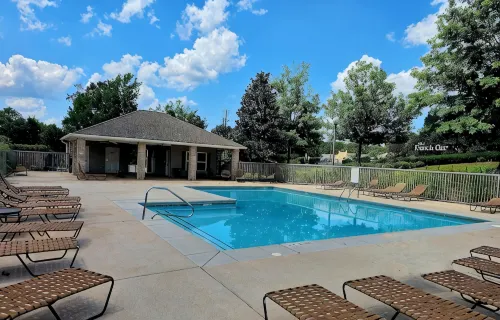 3 bed/3 bath condo close to everything!  1.5 miles from Jordan-Hare Stadium - บูติค