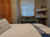 Payne's Lakeside Cottage with Private Beach - 2-Star