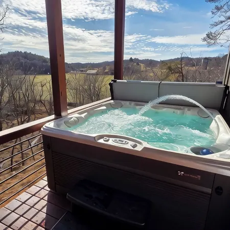 Luxe Cabin, View, 4 Bedrooms, 3 Kings, Private, 8 min to DT BR