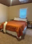 Charming 2-bedroom farmhouse in peaceful Joplin