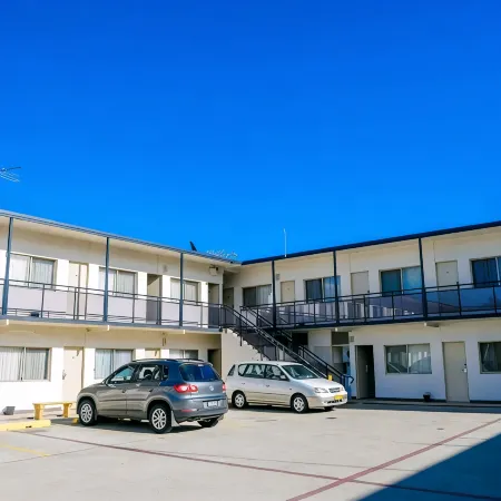 Westside Motor Inn Отели рядом с достопримечательностью «Стадион «Ляйххардт Овал»»