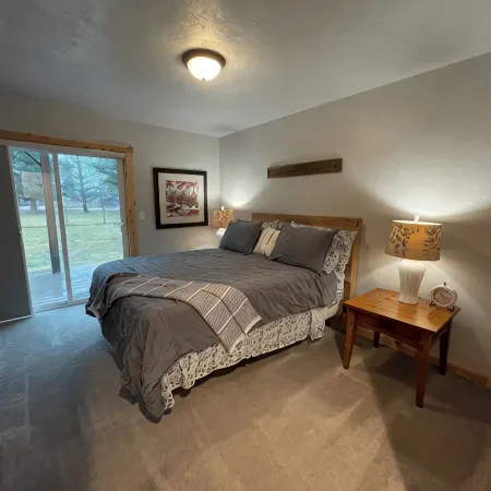 Charming 2-bedroom retreat Chalet Soleil au Lake Pend Oreille!