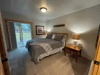 Charming 2-bedroom retreat Chalet Soleil au Lake Pend Oreille!