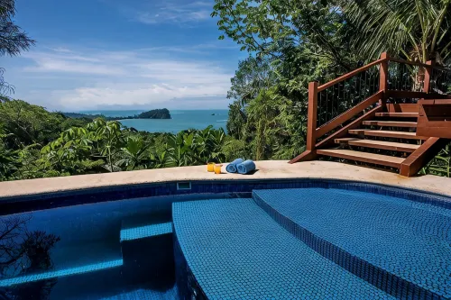 Lux Jungle Villa w/5 suites, Private Pool, Pacific Ocean Views, Game room