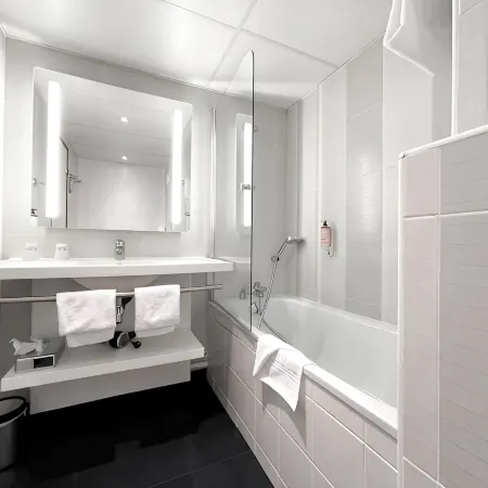Mercure Paris Porte de Versailles Expo Отели в г. Ванв