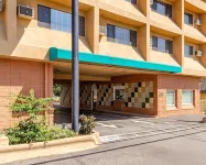 Auburn House Hotel