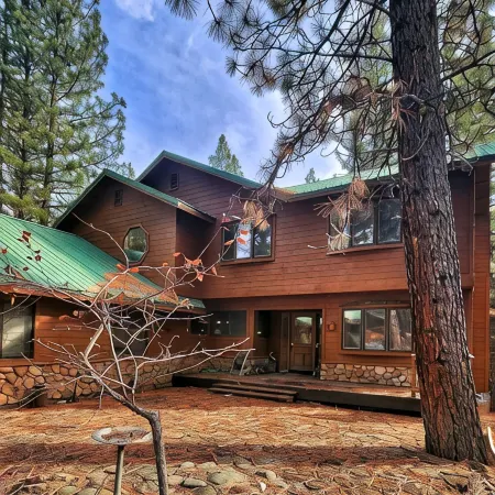 WhereGroupsGather:Sleeps10•HotTub•FirePit•GameYard