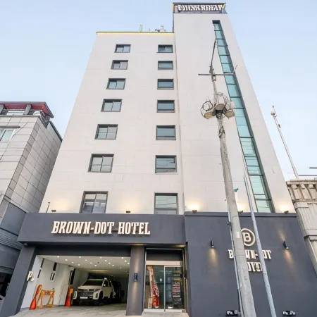Brown Dot Hotel NamGumi Отели рядом с достопримечательностью «Храм Тодогам»