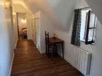 Cottage in the heart of the village of Kerascoët. Hotels in Nevez