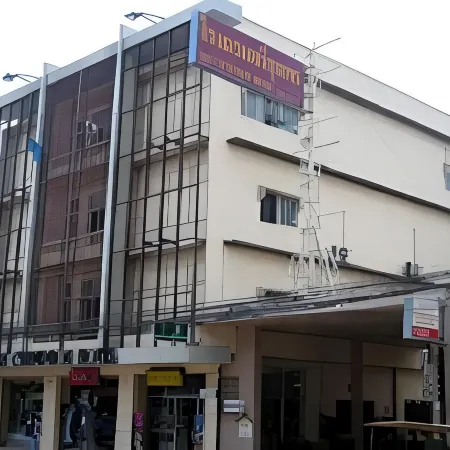 Sri Chumphon Hotel