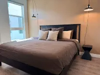Luxury Stay Near Disneyland W/Pool,Gym & Parking - 5-Star