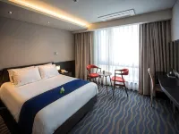 J-Grand Hotel Hotels near Samda Park