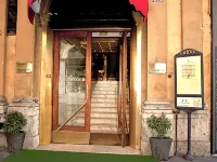 โรงแรมตริโตเน โรงแรมใกล้เปียสซ่า คาวัวร์