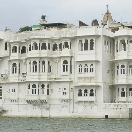 Jagat Niwas Palace