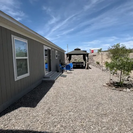 Spacious 4Br, 2BA, Near Lake, Golf Course, and Hot Springs!