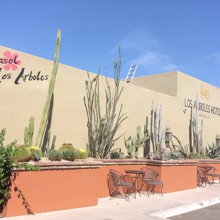 Los Arboles Hotel