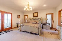 Jett Manor - Hermann, MO 13-Acre Private Estate w/ Hot Tub, Sauna & Scenic Views - Wifi