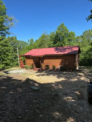 Cozy Cabin across the street from the Arkansas Grand Canyon on Hwy 7 - Homestays
