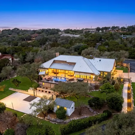 Vista Estate: Hill Country Home with Heatable Pool, Basketball Court & Views