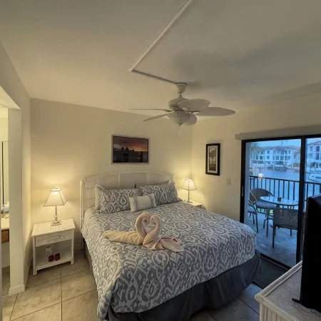 Walk to Downtown 5th Ave Naples & Beach 2-Master BR condo Waterfront Views -WiFi