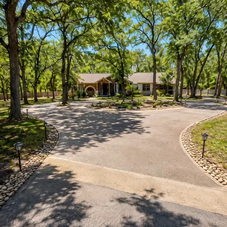 Country Comfort - Spacious Brownwood Home