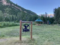 Bear Creek Hideaway Log Cabin on River Fishing & WiFi on Kebler Pass