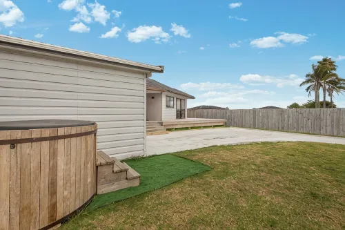 Pet-Friendly Deck Retreat w/ Marina Views! - gimnasio