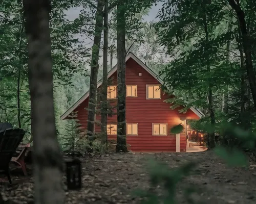 Charming Lakefront Cottage w/ Hot Tub & Fire Pit, WiFi Hotels in Faraday