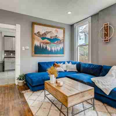 New! Cheerful 3-bedroom home walk to Empower Field Others