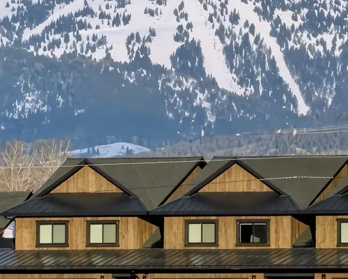 Luxury Retreat • Hot Tub • Walkable • Mountain Views • 3 King Bedrooms • Modern 드릭스 호텔